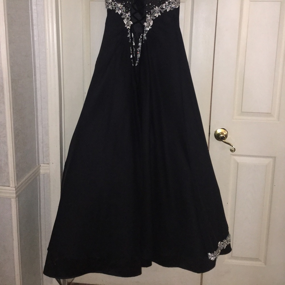 Prom dresses - Picture 2 of 8